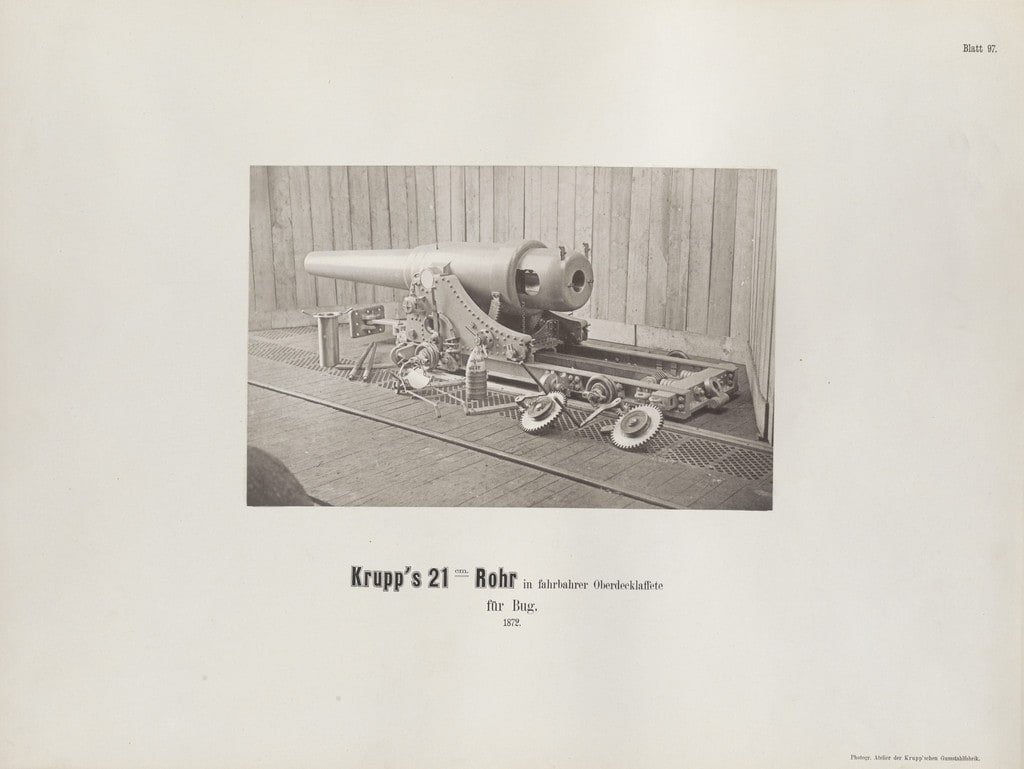 Krupp's 21 cm. Rohr in fajrnajrer Oberdecklaffete fur Bug.