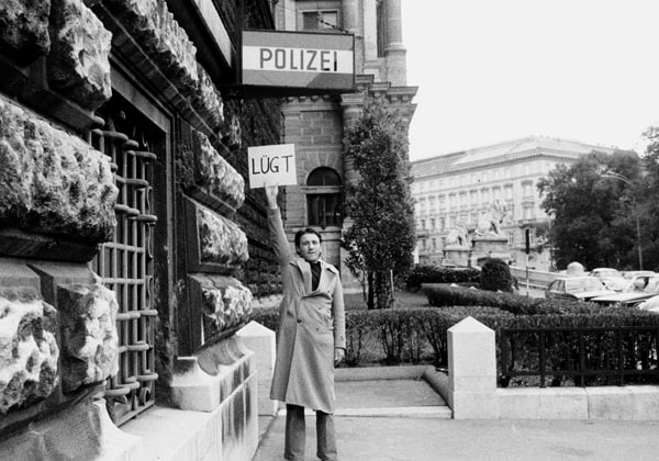 Polizei Lügt (Police Station, Vienna)