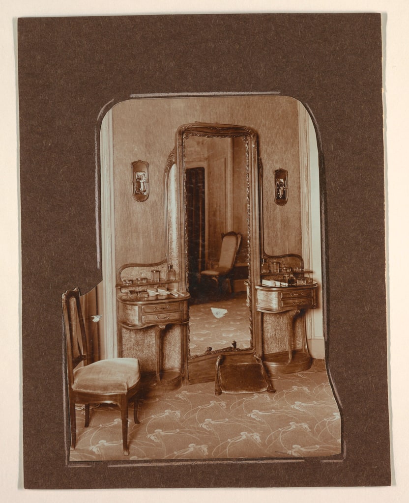 Photograph (France)