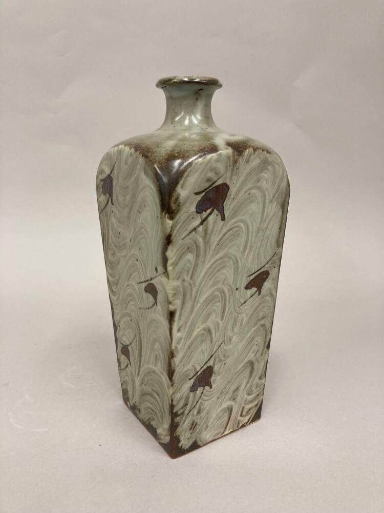 Hakeme Take Moyo Hoko (Bamboo Pattern on Brush Stroke Square Bottle)
