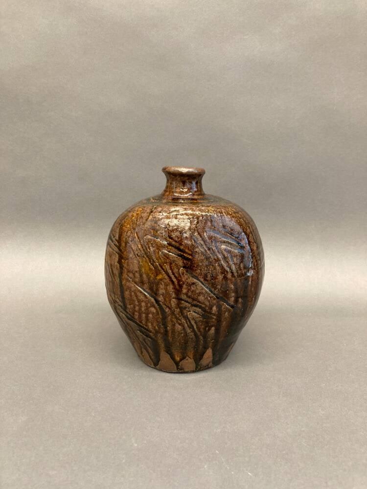 Flask vase with brown iron-glaze (ameyu) over incised linear patterning