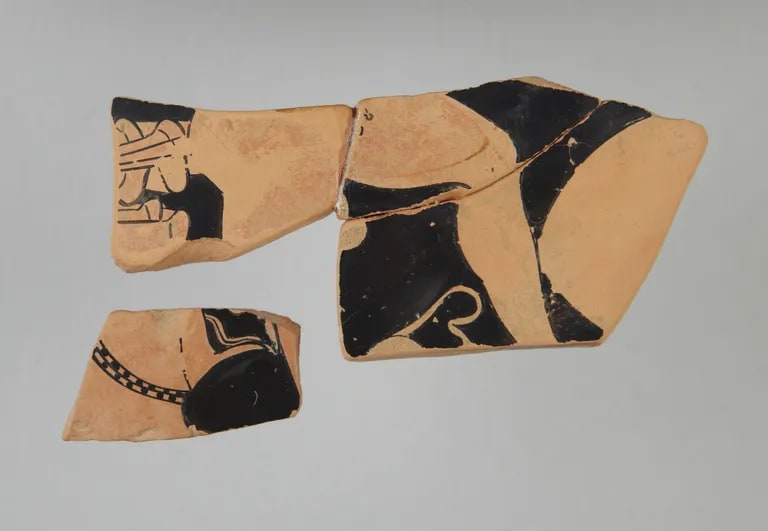 Fragment of a red-figure kylix: Herakles destroying the house of Nereus