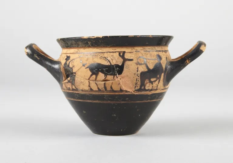 Black-figure skyphos: Deer