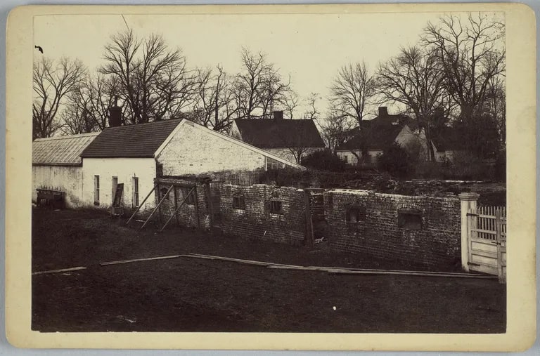 Ruin of Old Slave Quarters, Mount Vernon