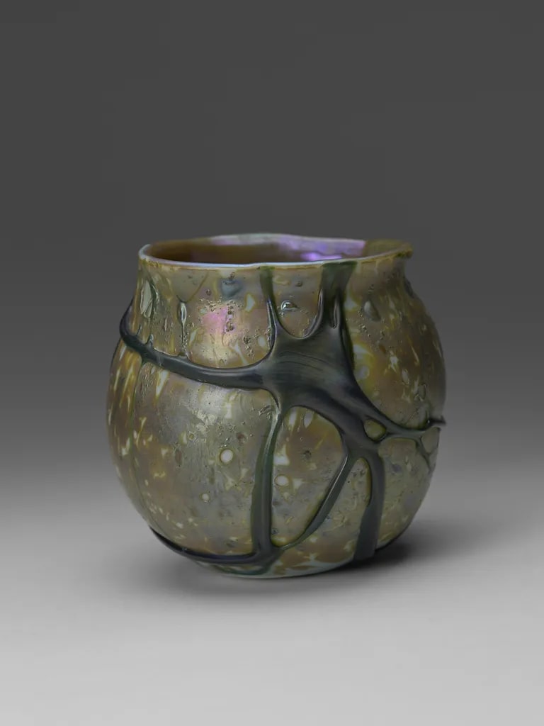 Cabinet vase