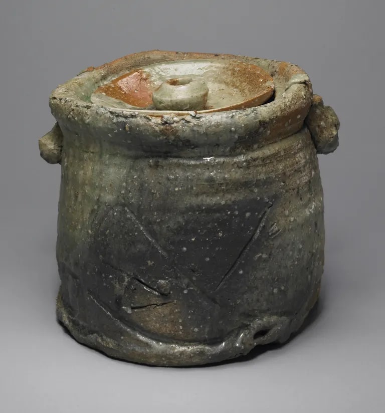 Container for fresh water (mizusashi)