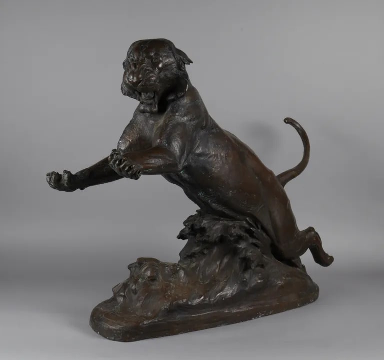 Leaping Tiger