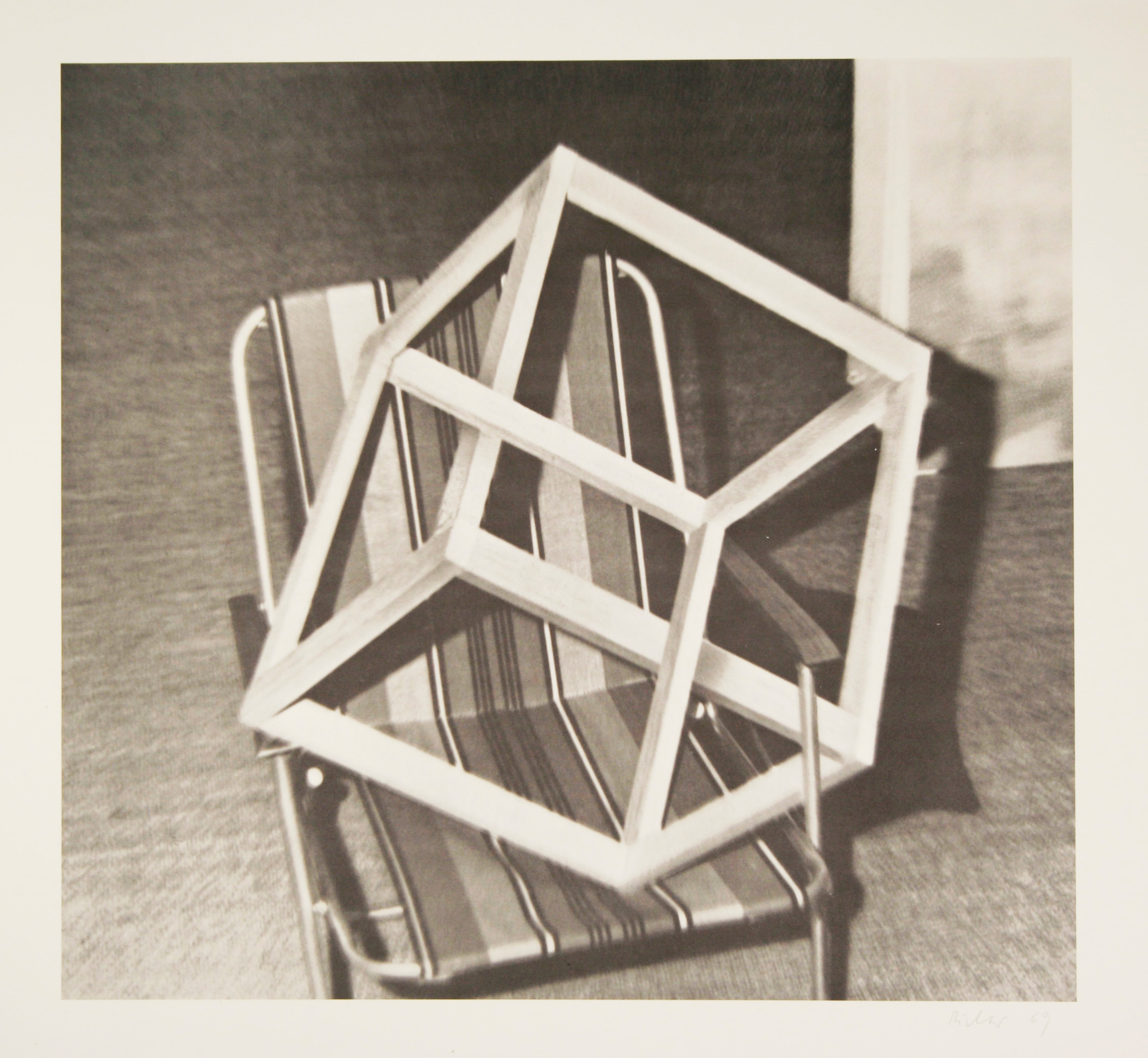 g from Nine Objects (Neun Objekte)