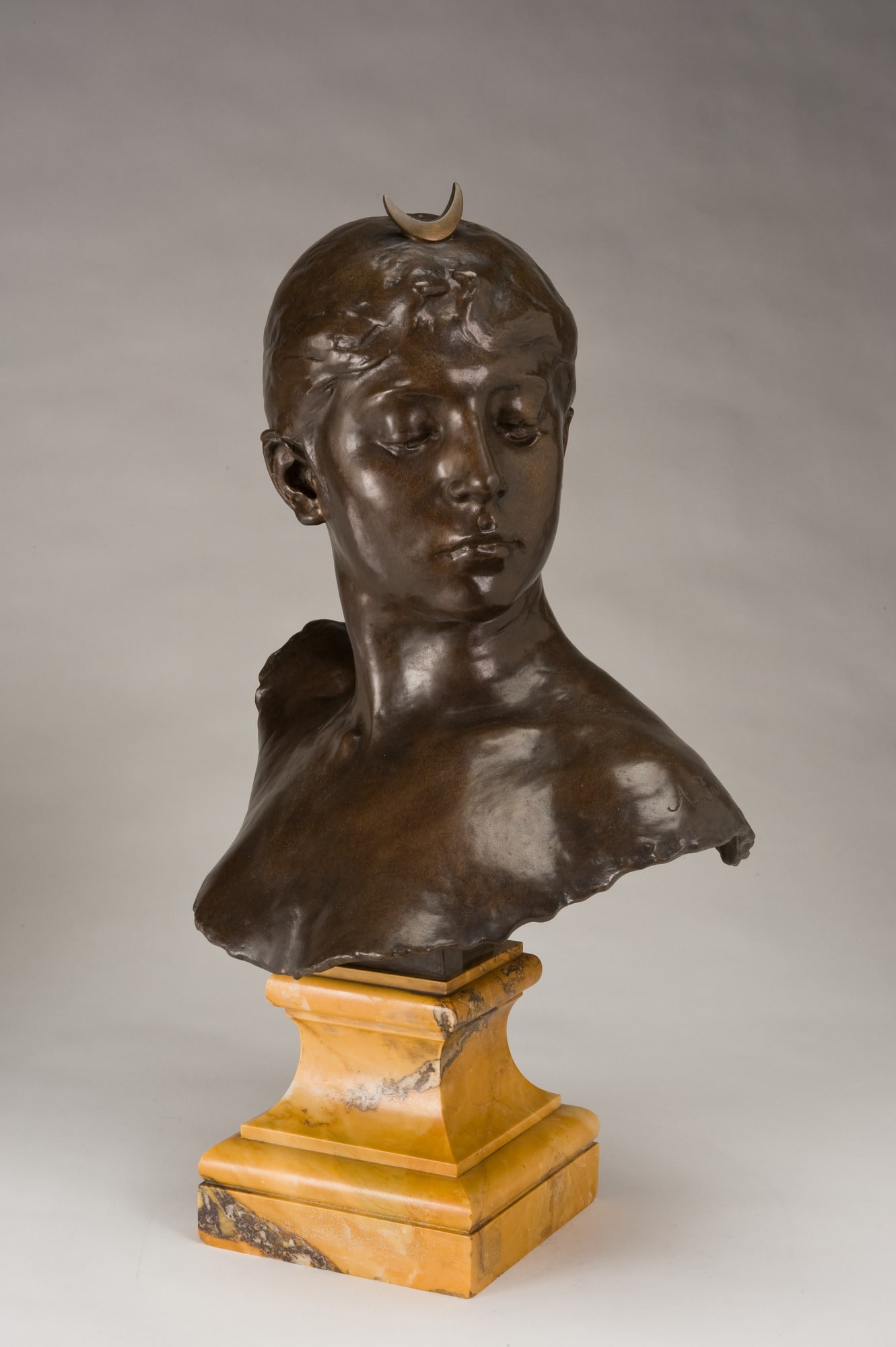 Head of Diana