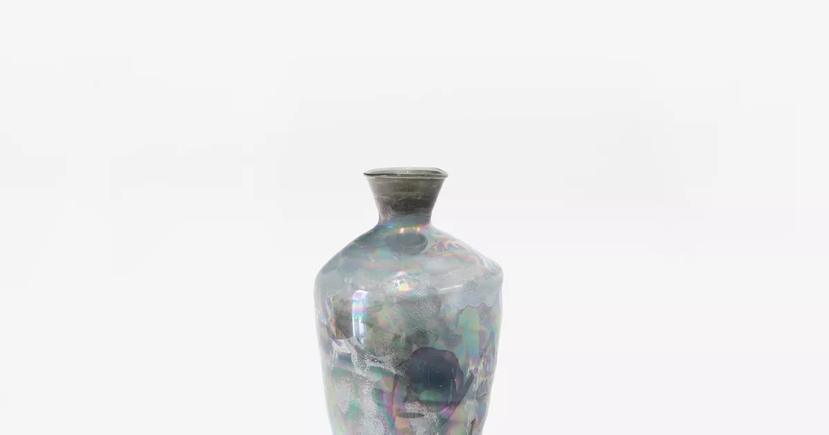 Double mountain vase