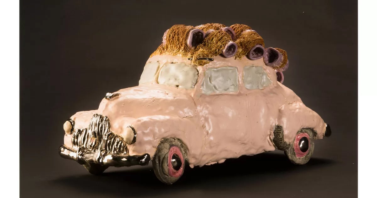 Holden with hair curlers (front)