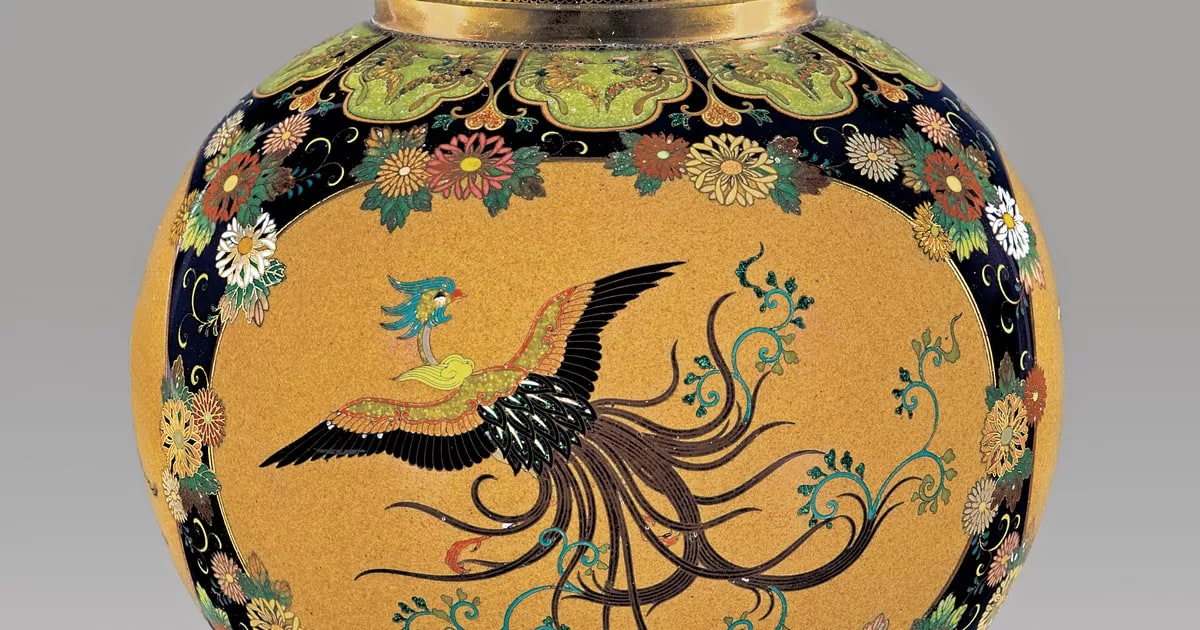Lidded vase
