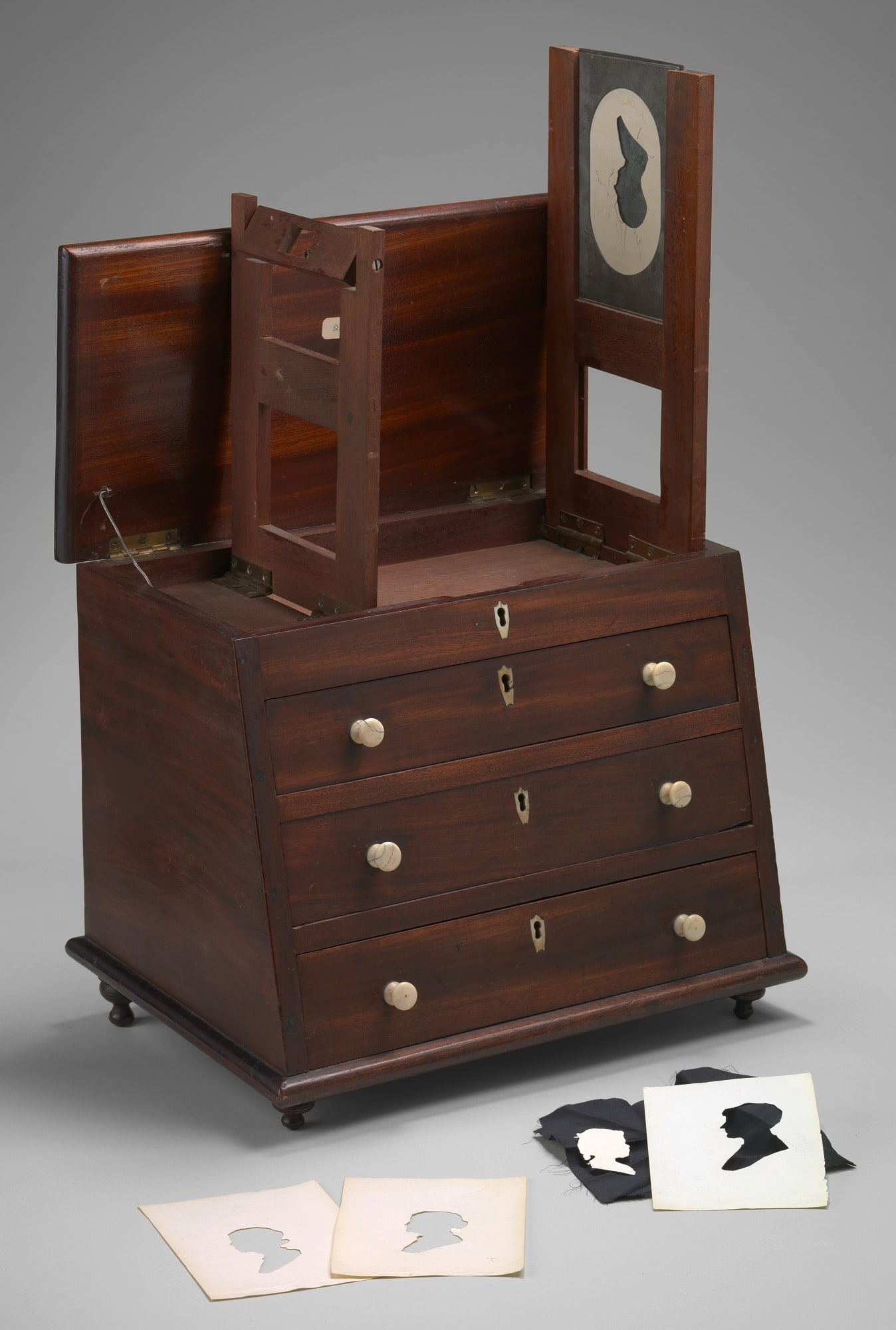 Portable physiognotrace used by Raphaelle Peale