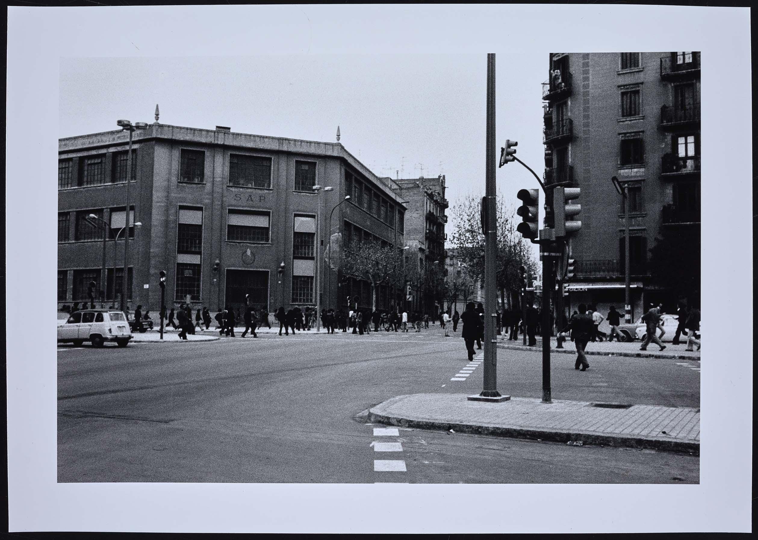 A l'Avinguda Roma. Barcelona, 1 febrer 1976 (En la Avenida Roma. Barcelona, 1 febrero 1976)