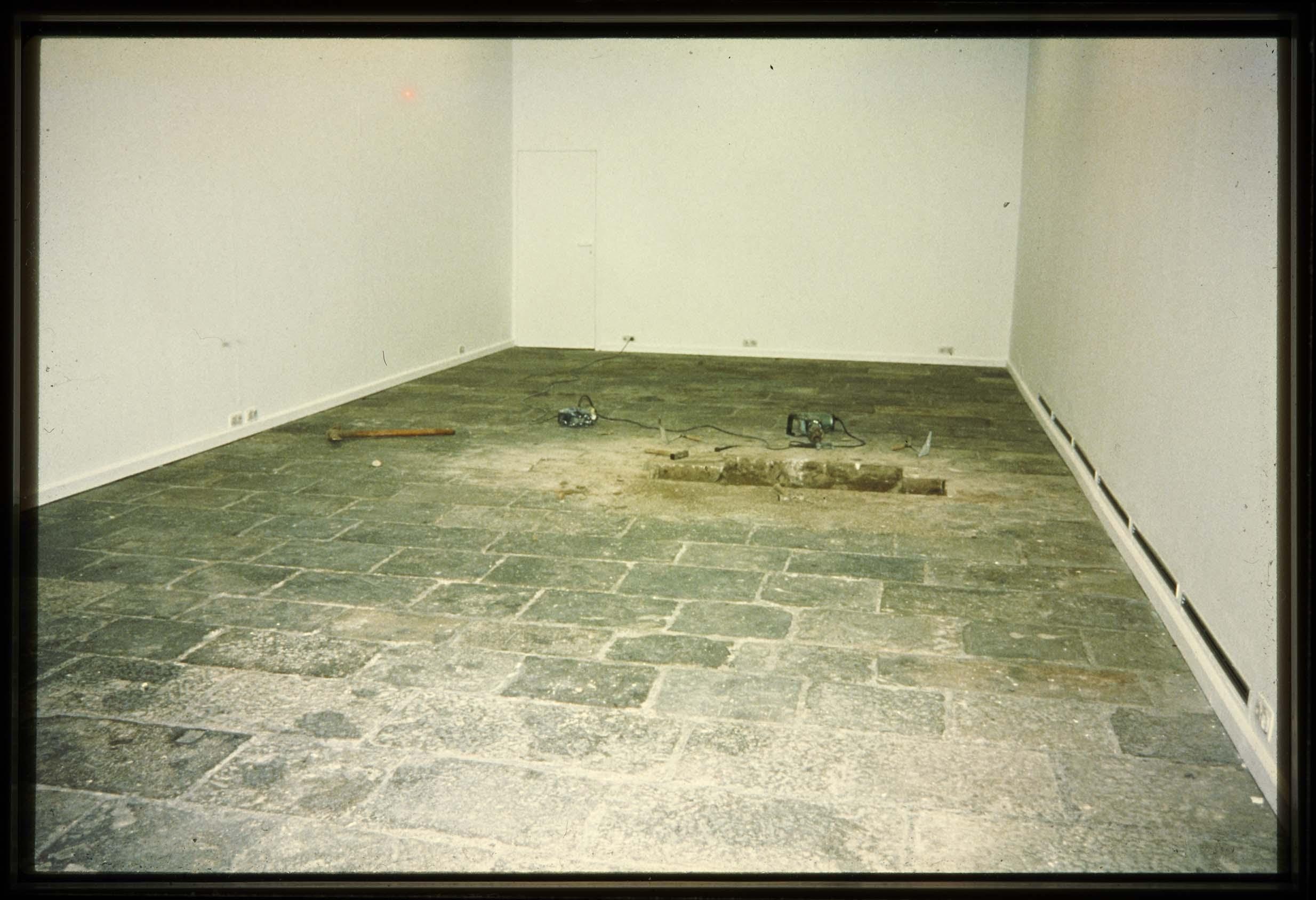 Explorando el suelo, Sala Montcada, Barcelona