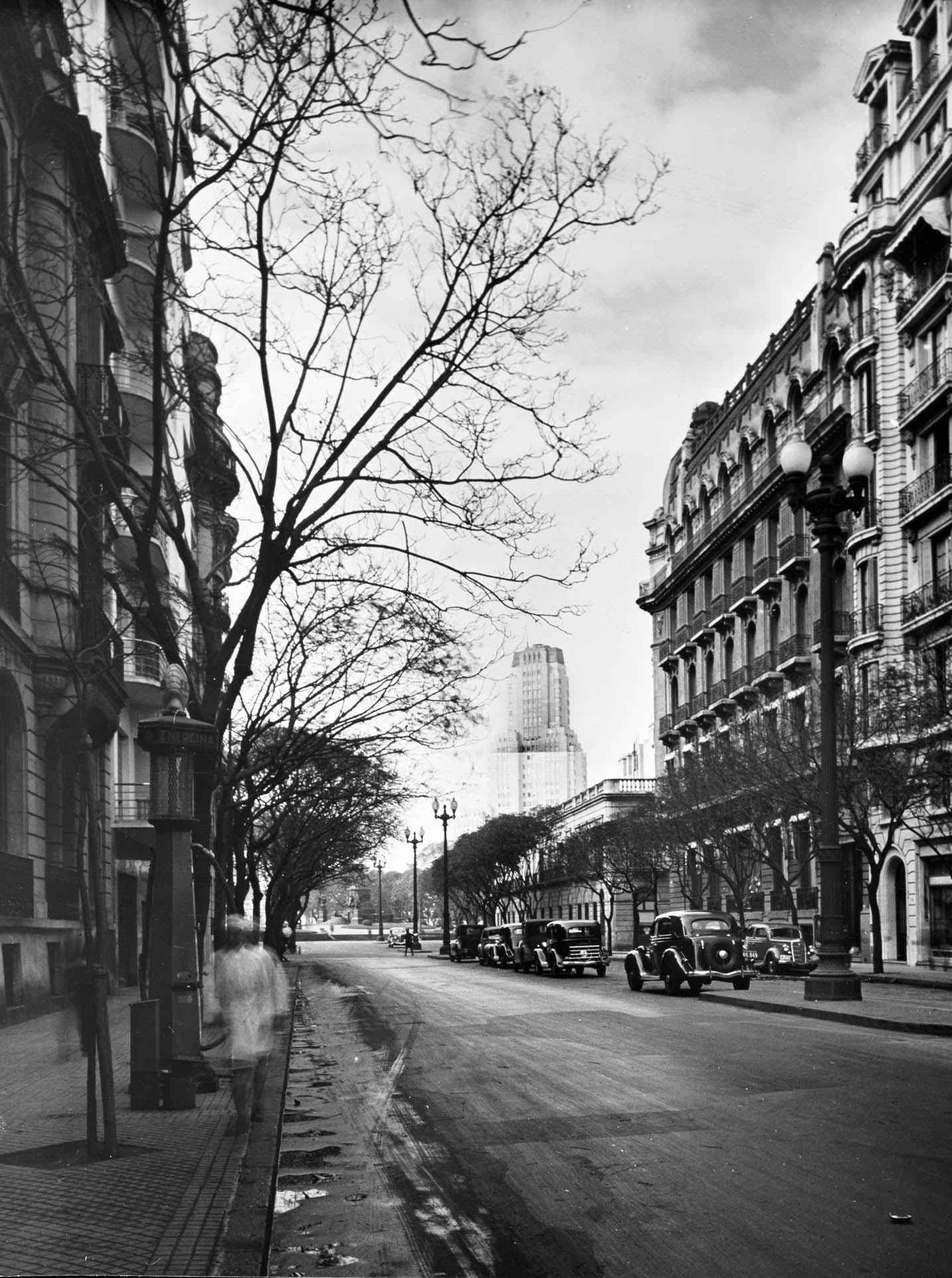 Avenida de Santa Fé. Plaza San Martín