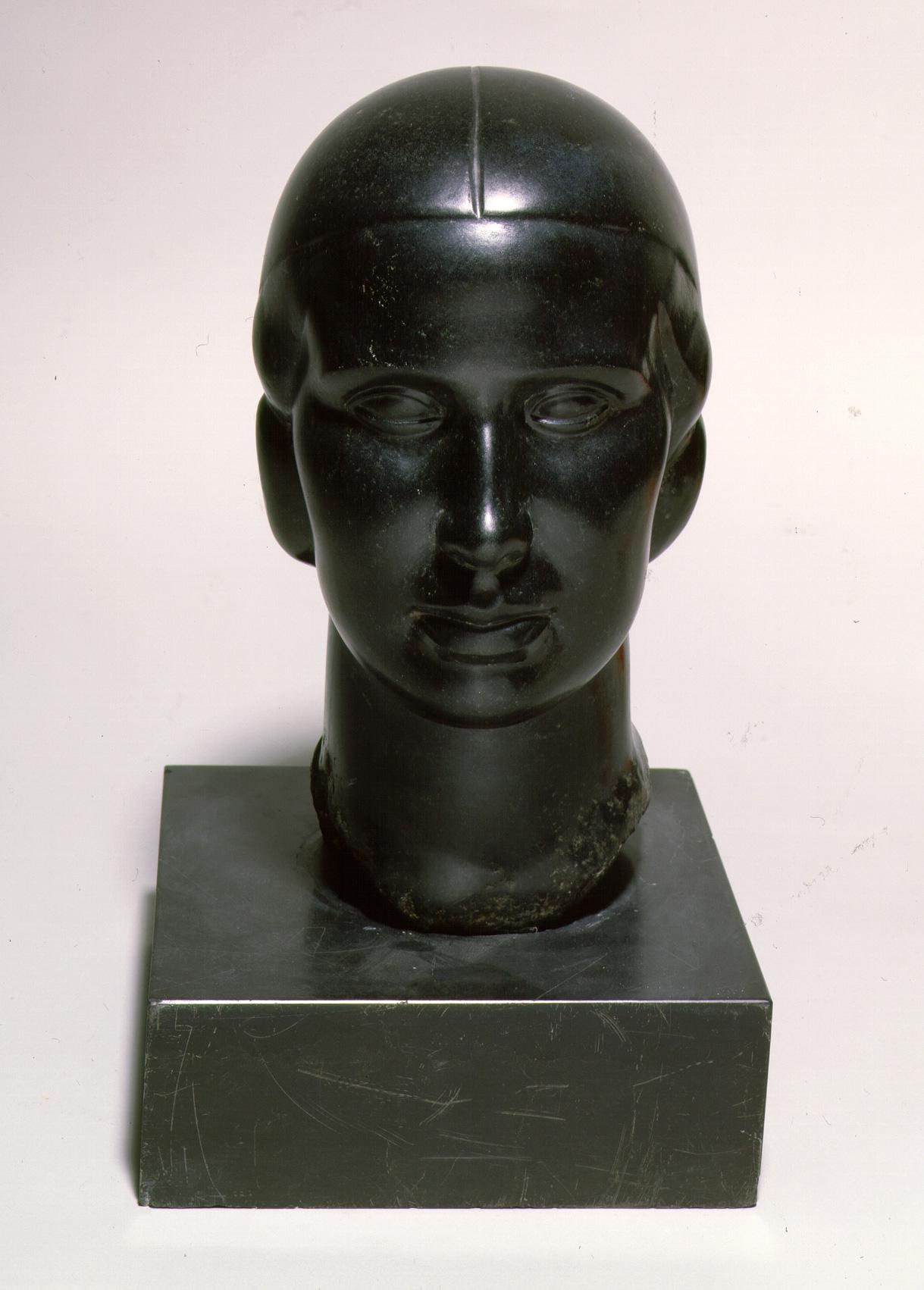 Busto de la pintora portuguesa Sarah Affonso