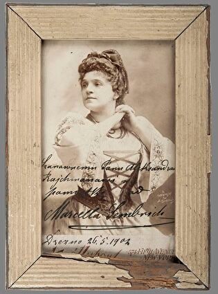 Portrait of Marcelina Sembrich-Kochańska (1858-1935), singer, in stage costume as Ulana in the opera `Manru` by Ignacy Jan Paderewski (bust) – photograph with dedication to Aleksander Rajchman of May 26th, 1902