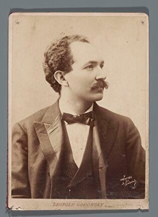 Portrait of Leopold Godowsky (1870-1938), United States pianist and composer of Polish origin (bust)
