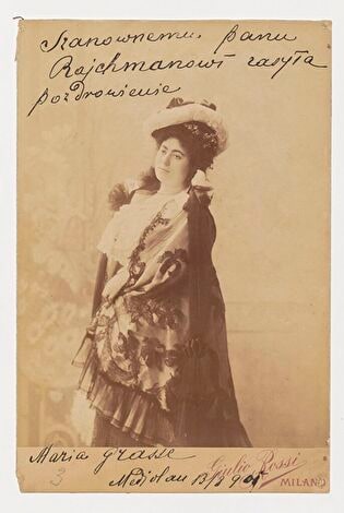 Portrait of Maria Grasse (view from the knees upwards) - photograph with dedication to Aleksander Rajchman, Milan, August 13th, 1901