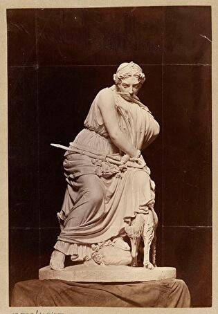 Photo of Wiktor Brodzki’s sculpture “Politics”