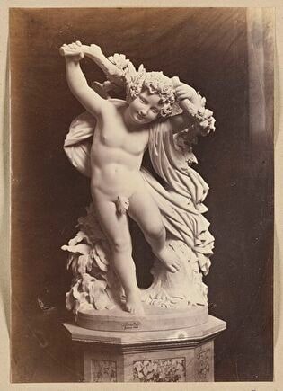Photo of a sculpture by Wiktor Brodzki from 1860, depicting a putto with an ivy branch