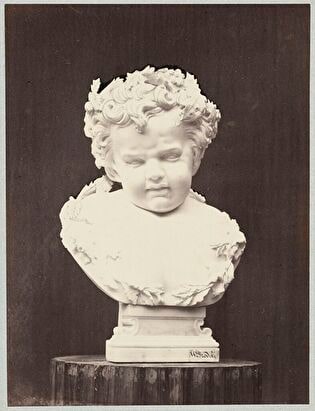 Photo of Wiktor Brodzki’s sculpture “Crying Putto”
