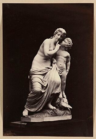 Photo of Wiktor Brodzki’s sculpture “Whispers of youth”