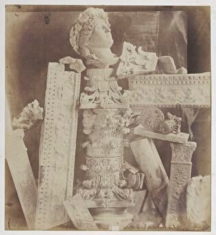 Group of architectural details and sculptures from antiquity (column capitals, cornices, head sculpture) from the collection of the Minutoli Institut, Liegnitz (now Legnica, Poland)