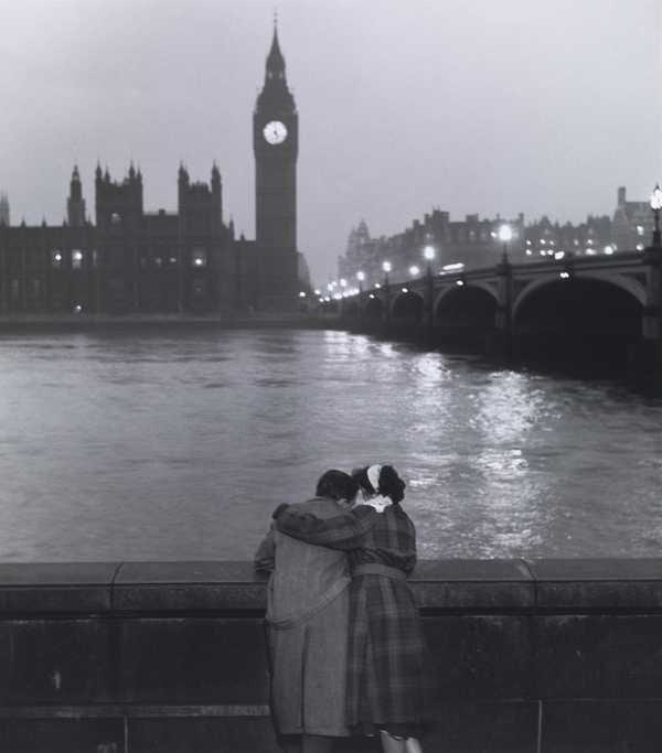 Lovers of London under Big Ben