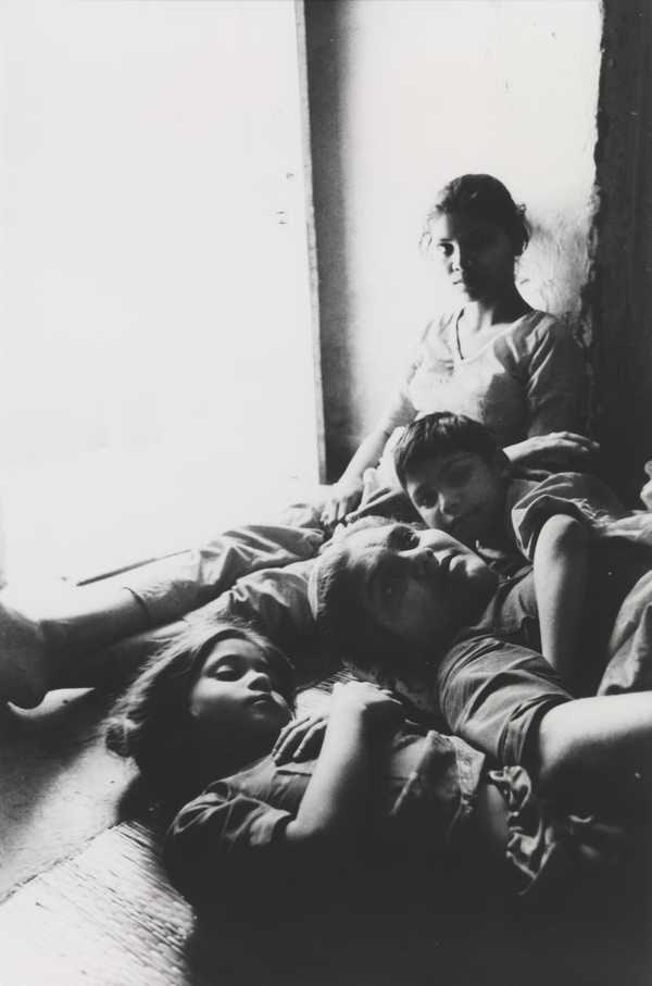 Shanti - With children, Dakshinpuri, Delhi
