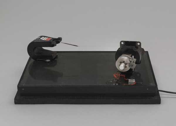Oscillating Parallel Line