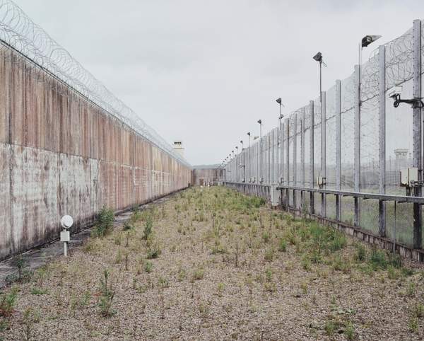‘Maze 014 (Interia 14) The Maze Prison. N. Ireland‘, Donovan Wylie, 2003, printed 2020 | Tate