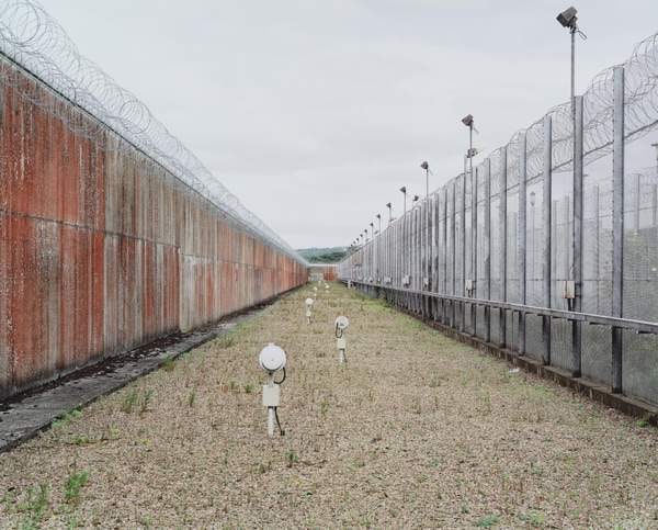 ‘Maze 019 (Interia 19) The Maze Prison. N. Ireland‘, Donovan Wylie, 2003, printed 2020 | Tate