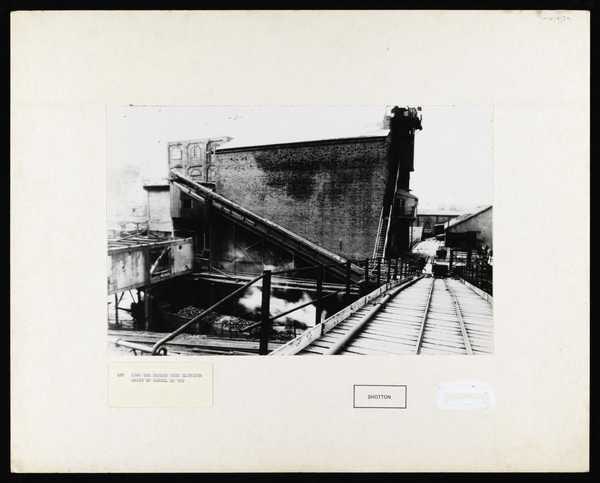 ‘427. 1200 Ton bunker with elevator drive on aerial on top’