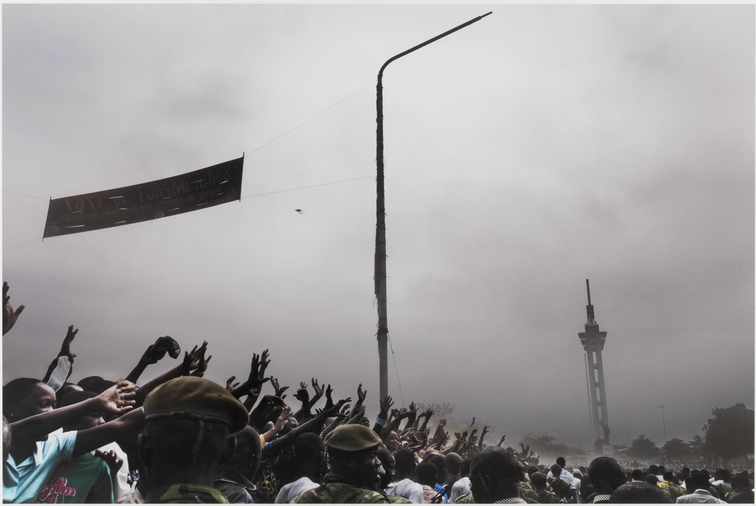 Supporters of Jean-Pierre Bemba line the road as he walks to a rally from the airport, Kinshasa, July 2006