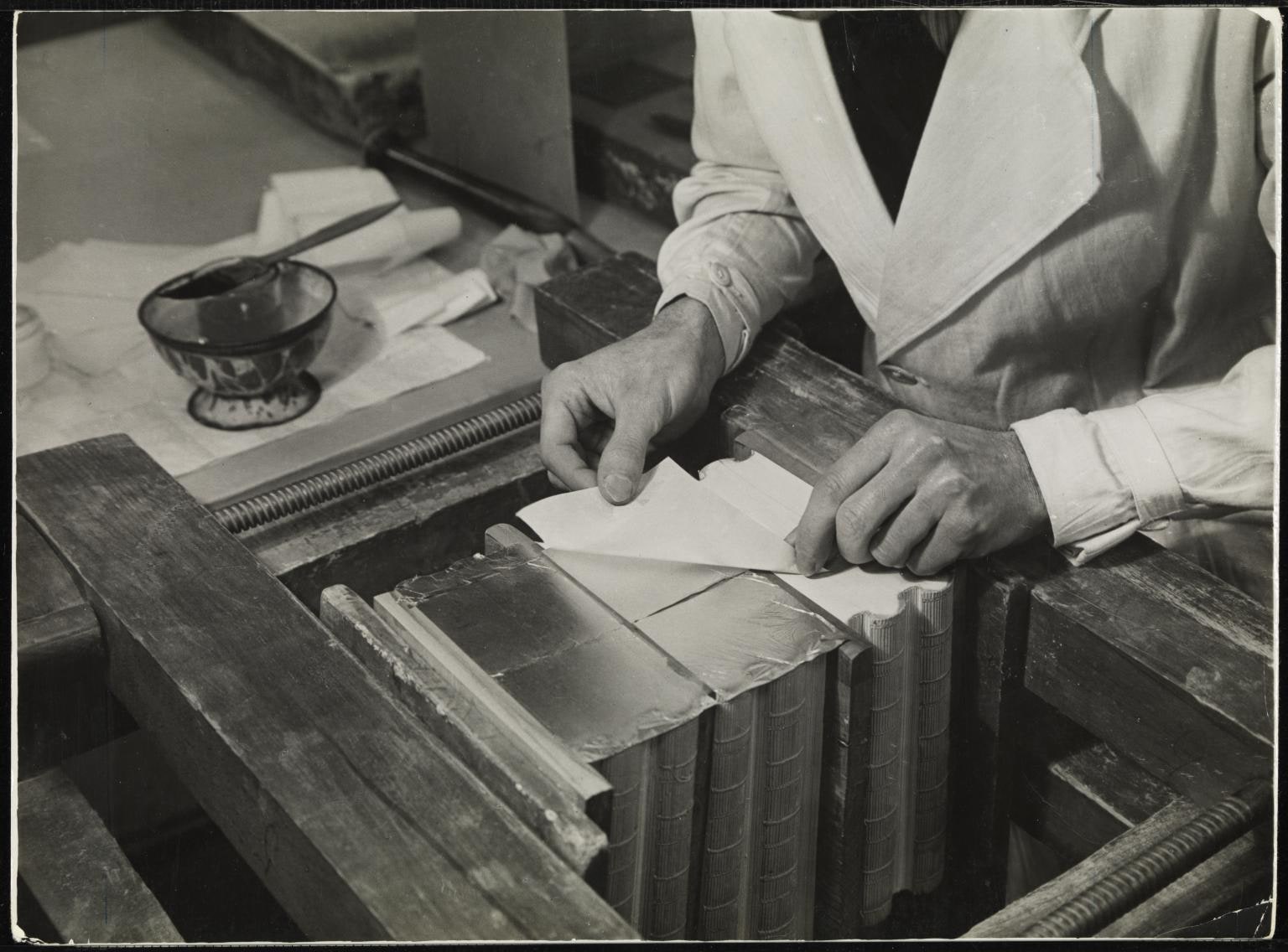 Bookbinder Gilding