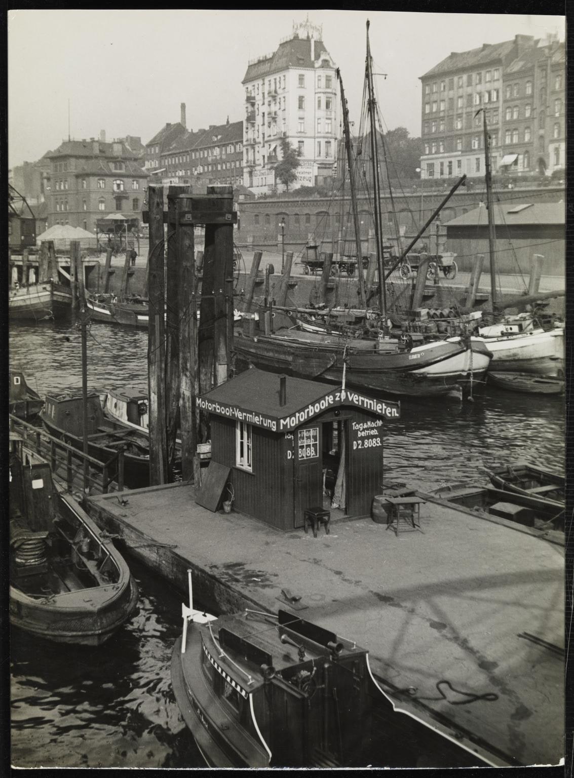Hamburg, Port Scene