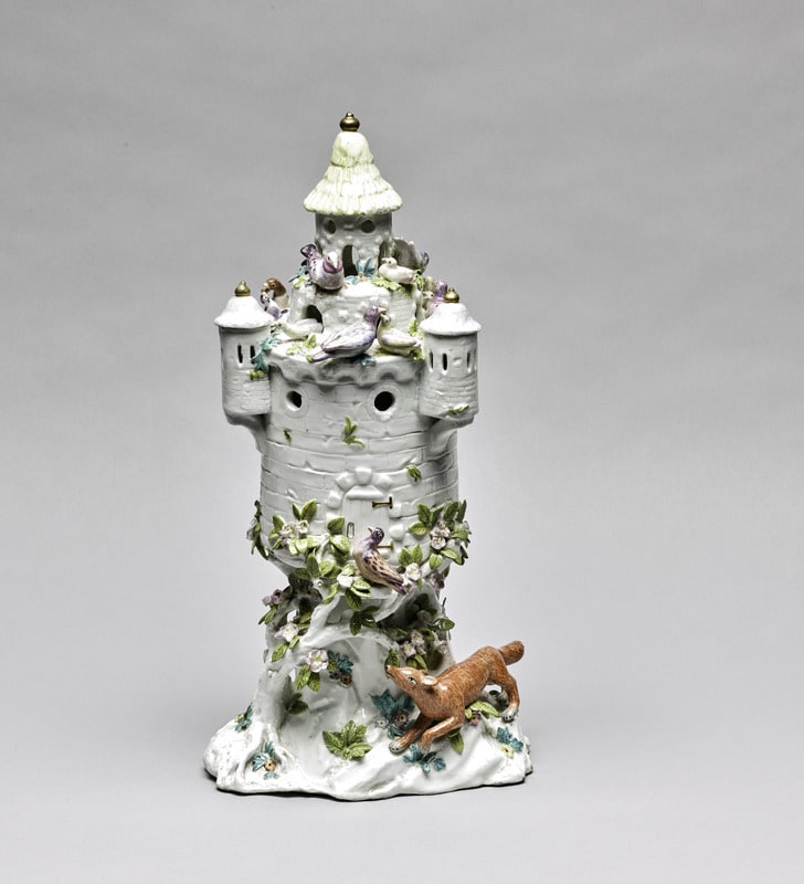 Potpourri in the shape of a dovecote