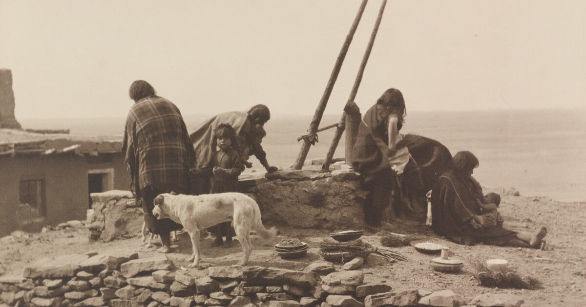 [Women and children on kiva roof]