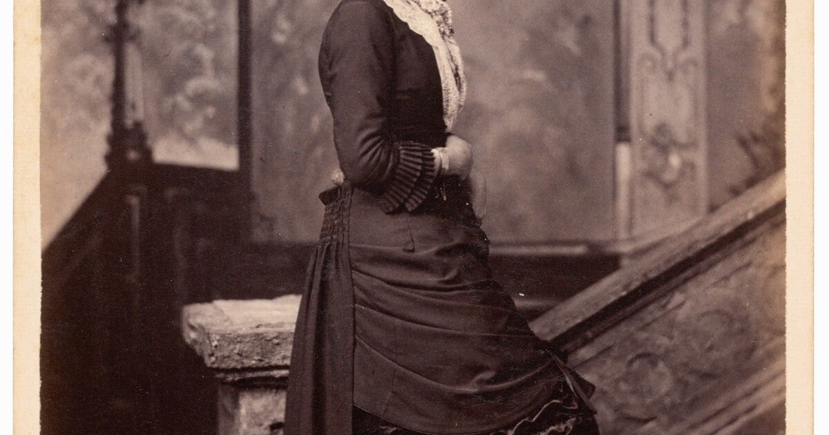 [Woman posing at stairs]