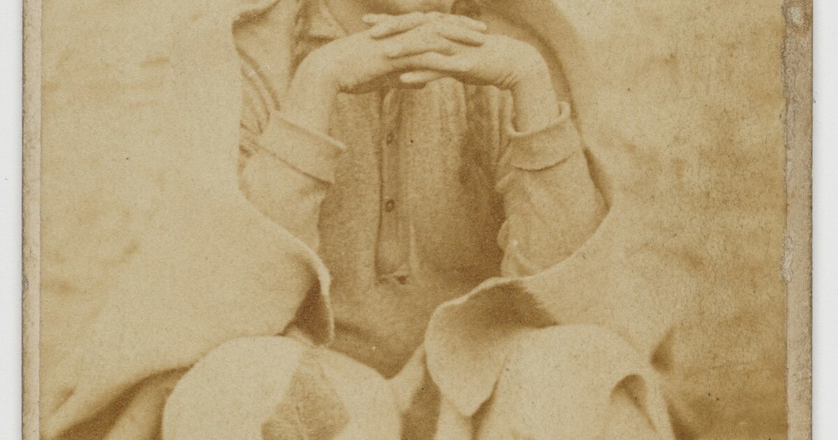 Wa-kan-o-zhan-zhan, Medicine Bottle