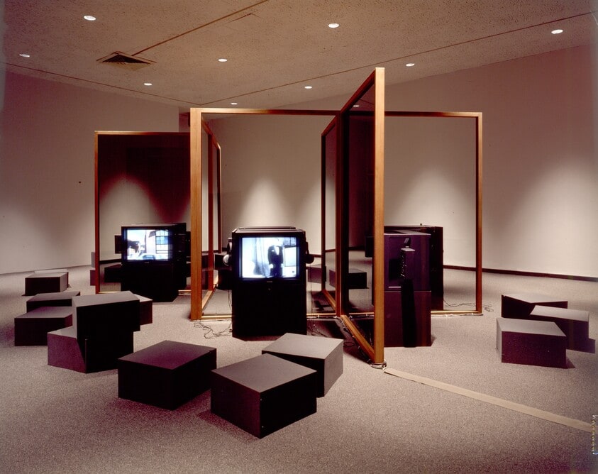 Three Linked Cubes/Interior Design for Space Showing Videos