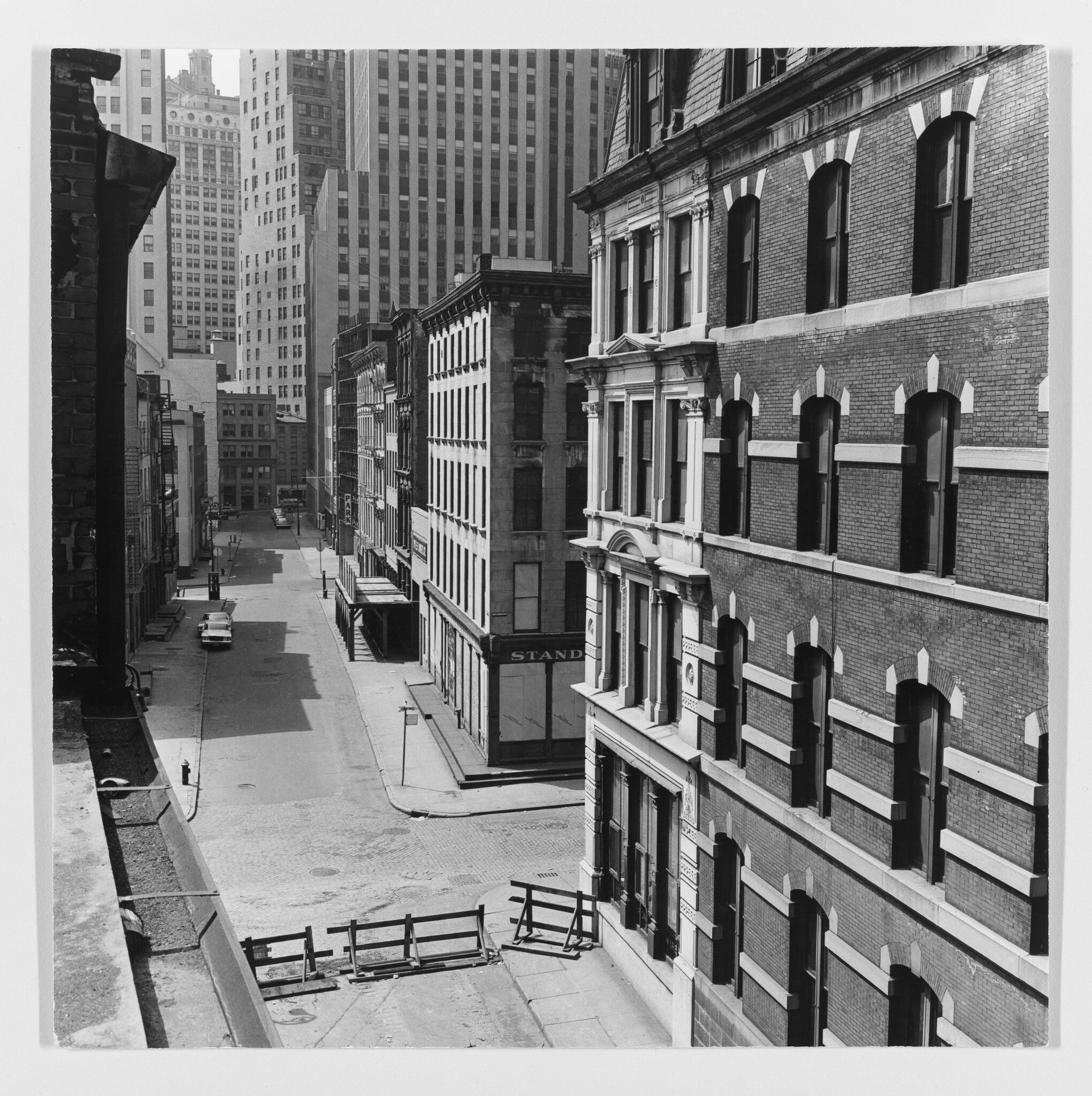 View south on Cliff Street at its intersection with Beekman