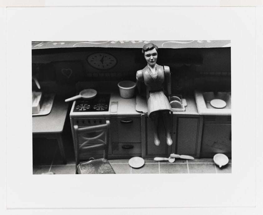 Woman/Kitchen/Sitting on Sink
