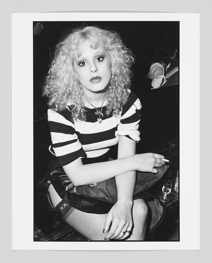 Nancy Spungen Portrait, Bars
