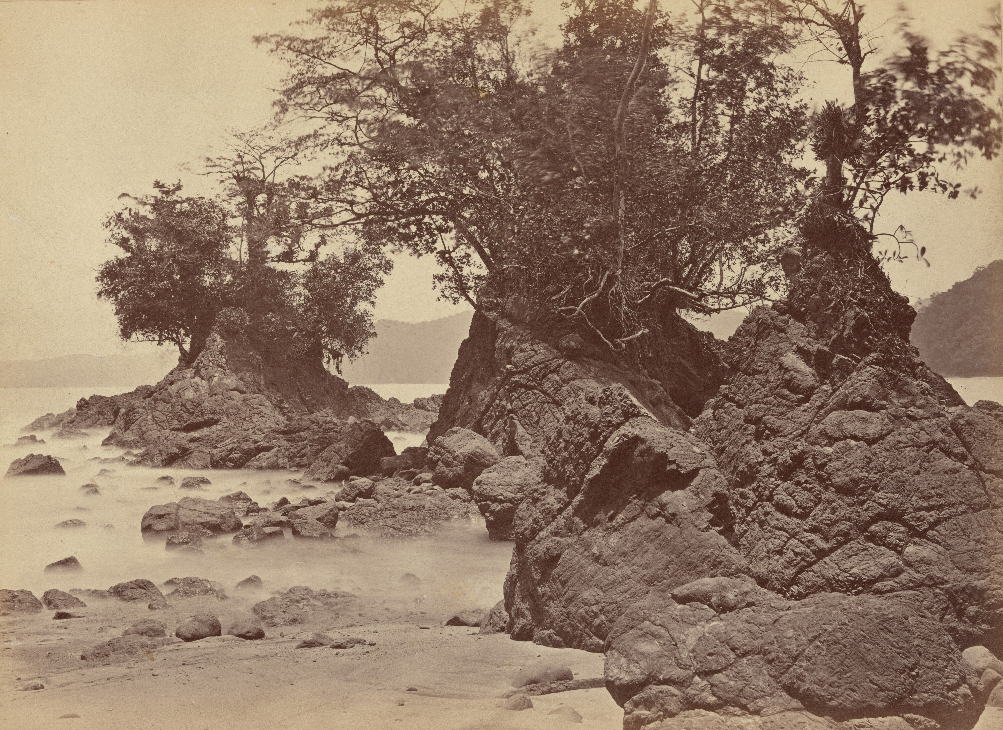 Islands, Limon Bay