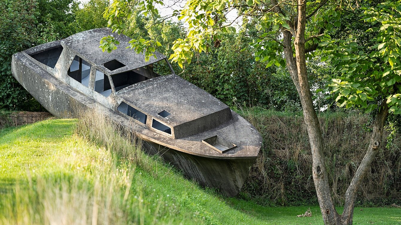 Betonboot [concrete boat]
