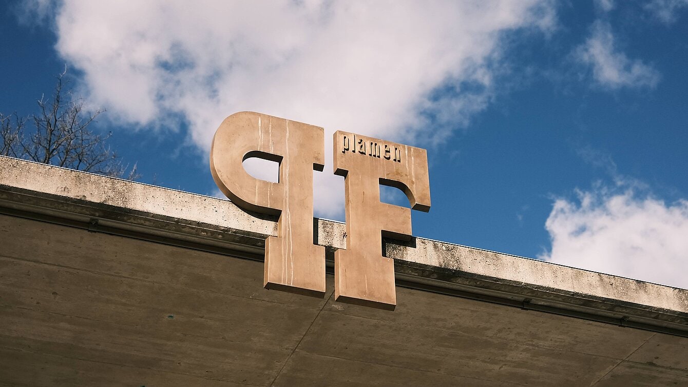 Pour féliciter, pour féliciter, pour féliciter, plamen