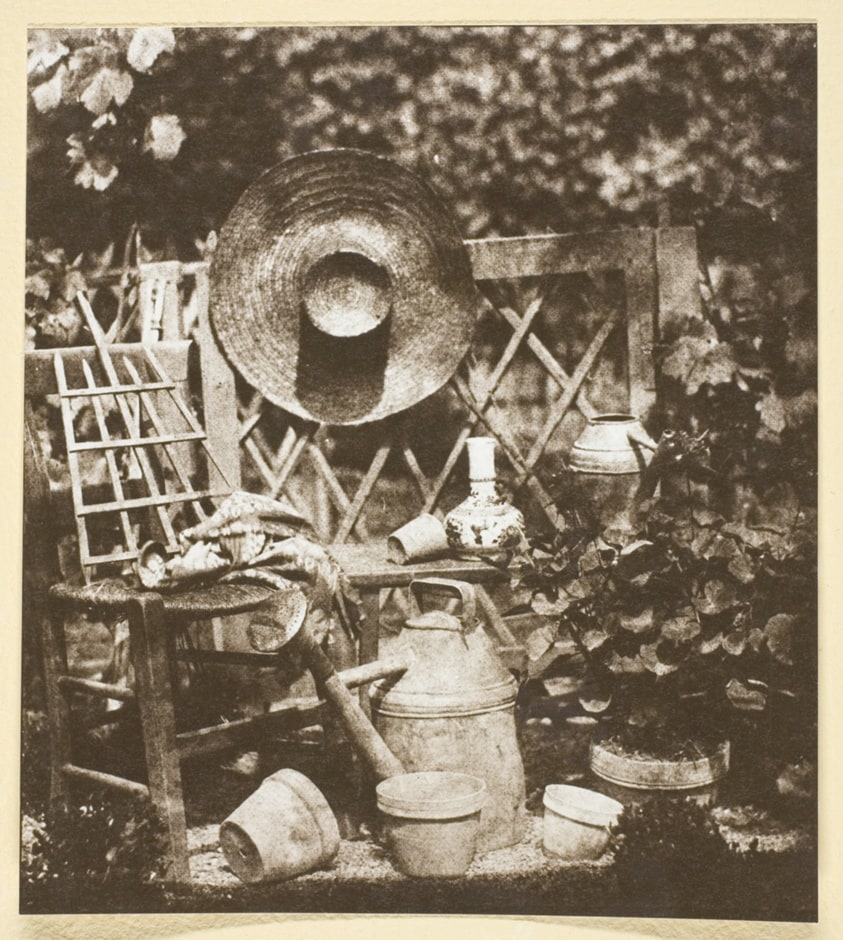 Composition au chapeau